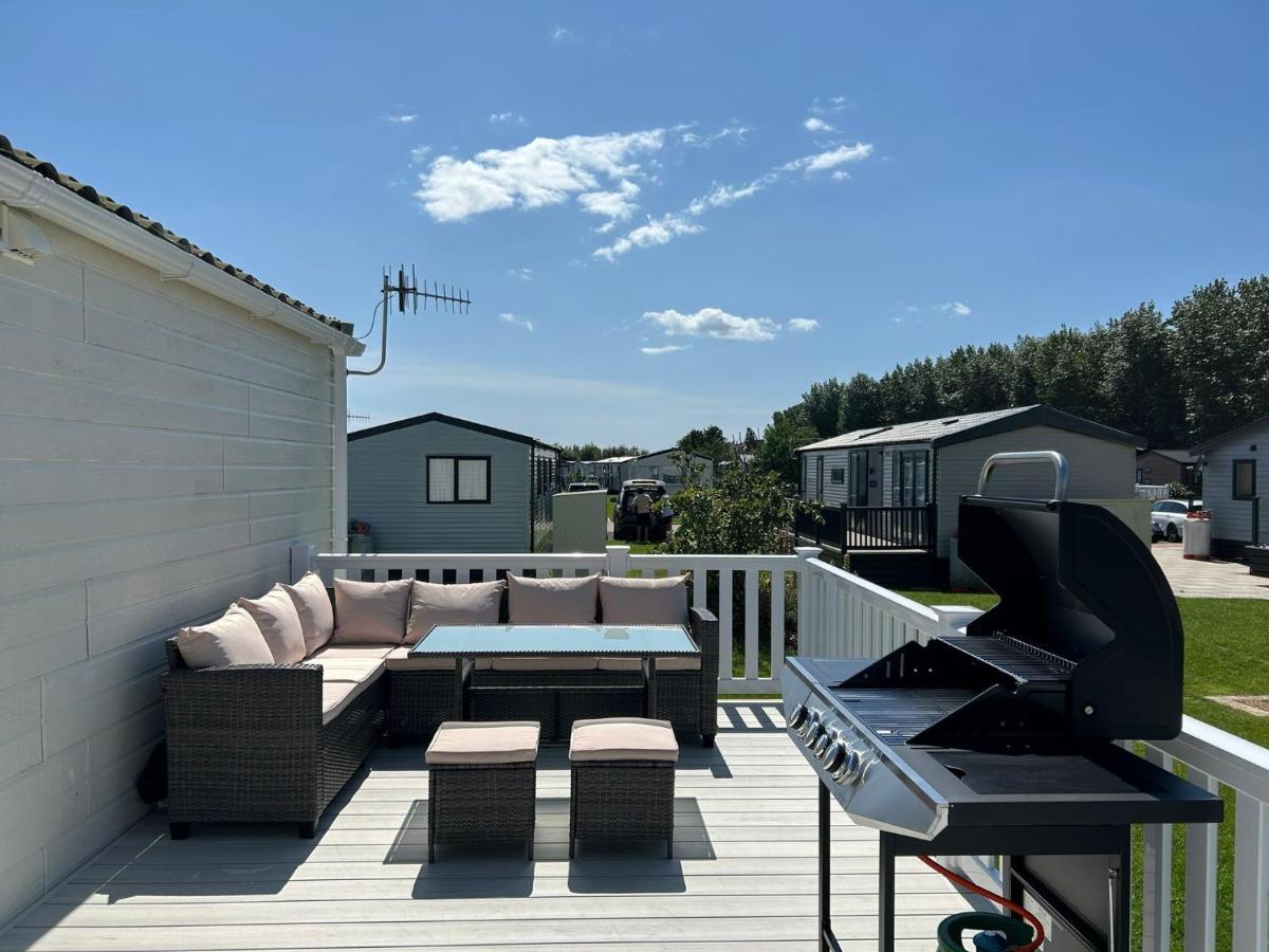 The Knightsbridge Luxury Stay, The Boulevard, Green Lawns - B&B Selsey
