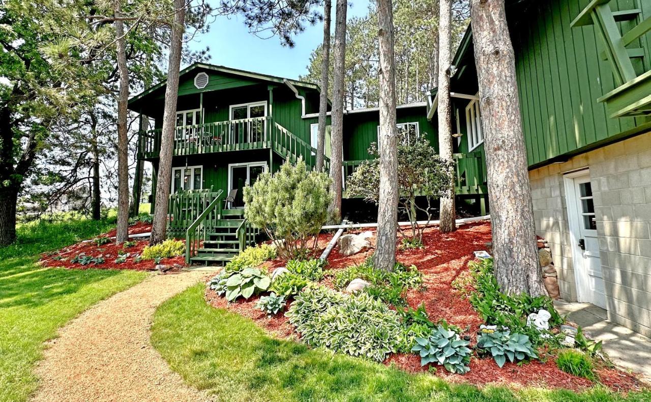 Pinehaven Country Inn - B&B