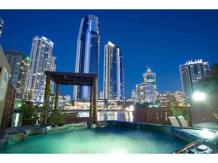 Surfers Reflections Amazing views from your spa! - B&B Gold Coast