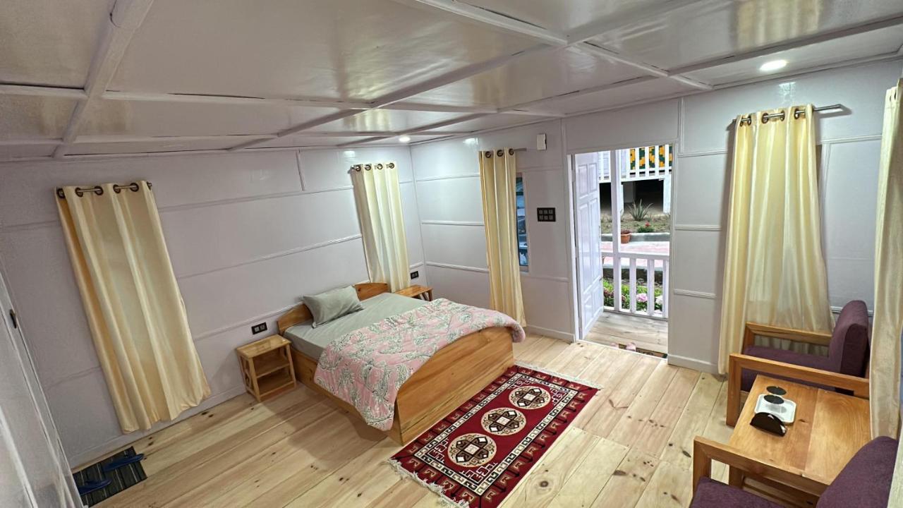 Kamer met Kingsize Bed en Uitzicht op de Bergen