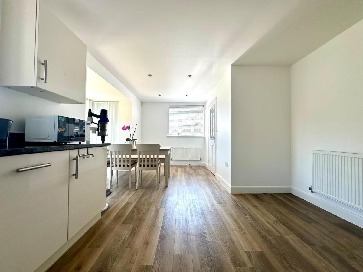 Large Detached 5 bedroom House in Bicester - B&B