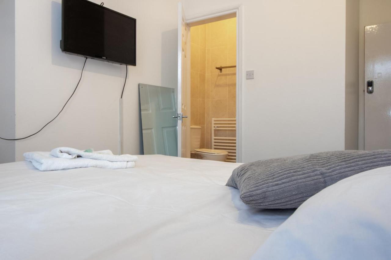 Pebbles guest house room 6