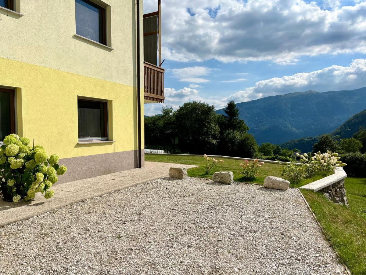 Cozy & Chic - Apartment with a private patio - Chambres d’hôtes Kobarid