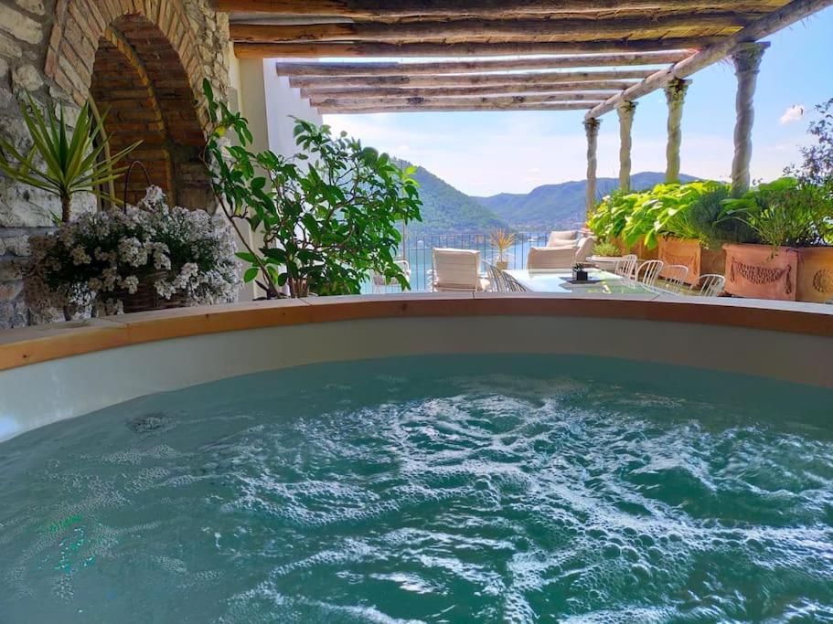 Il Monsignore - Finnish WoodenJacuzzi and Stunning Lake Views - B&B Cernobbio