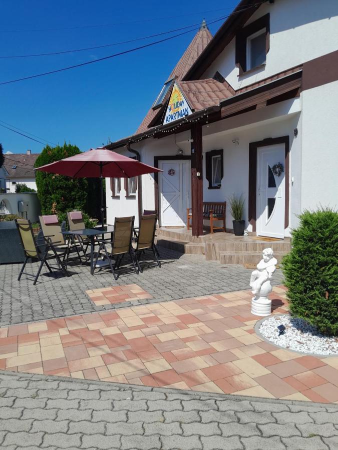 Holiday Apartman - B&B