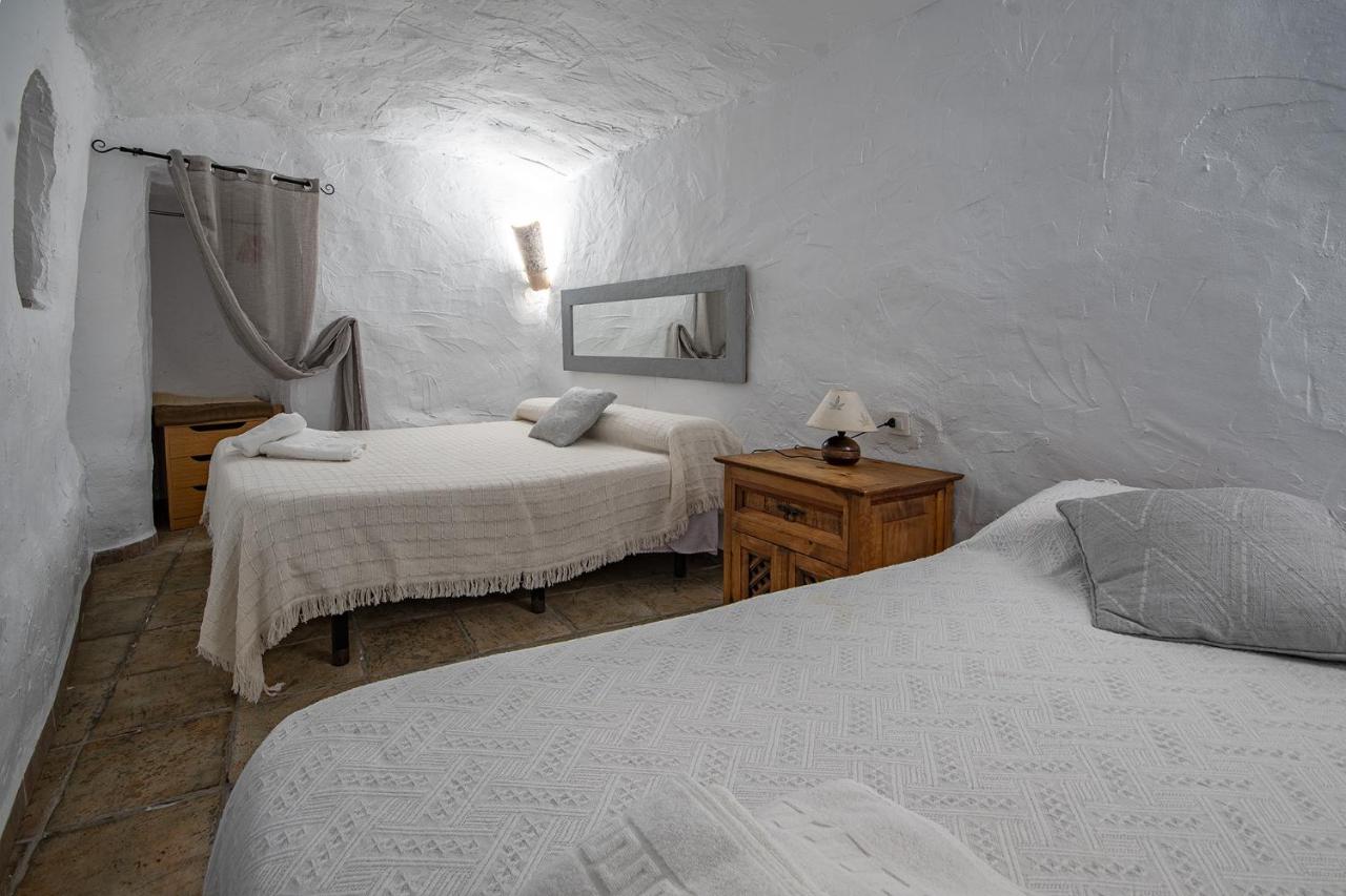 One-Bedroom Cave with Spa Bath