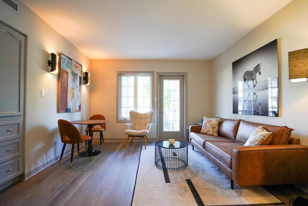 Luxurious Studio with King Bed with Pullout - B&B