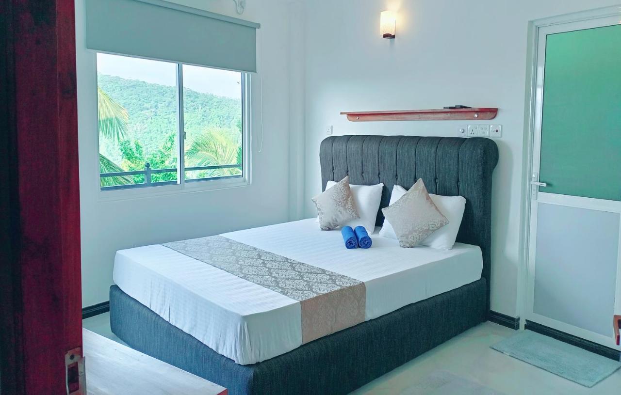 Deluxe Double or Twin Room with Mountain View