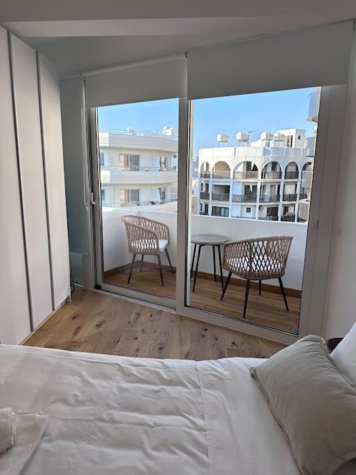 City Center 2bed Luxury Flat - Bed and Breakfast Larnaca
