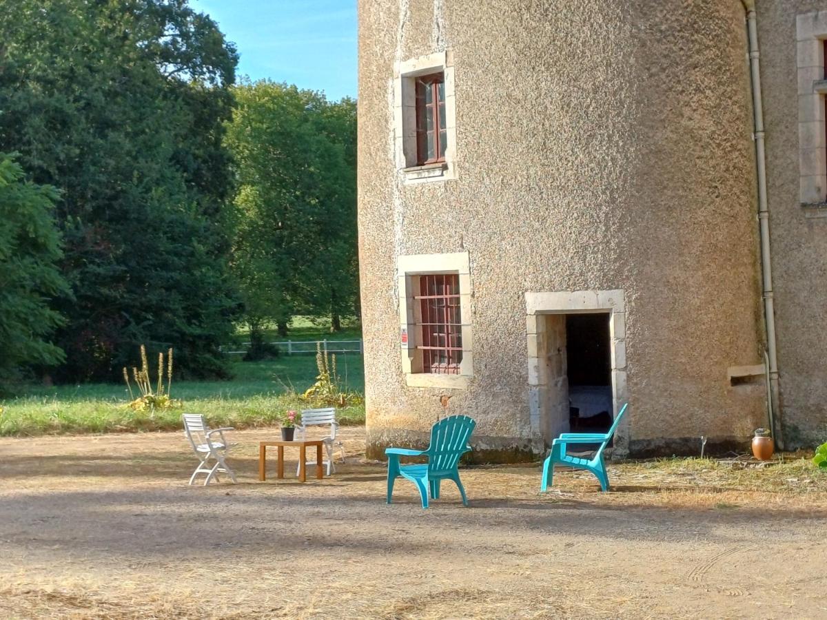 Chambre entrée indépendante dans tour du 15ème siècle - B&B