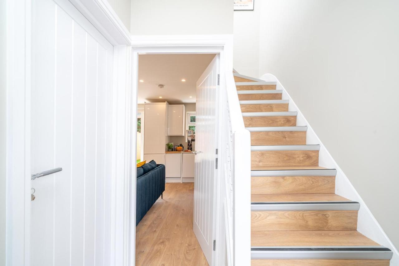 Edgeware Home 4 Bedroom House-Free Parking - B&B
