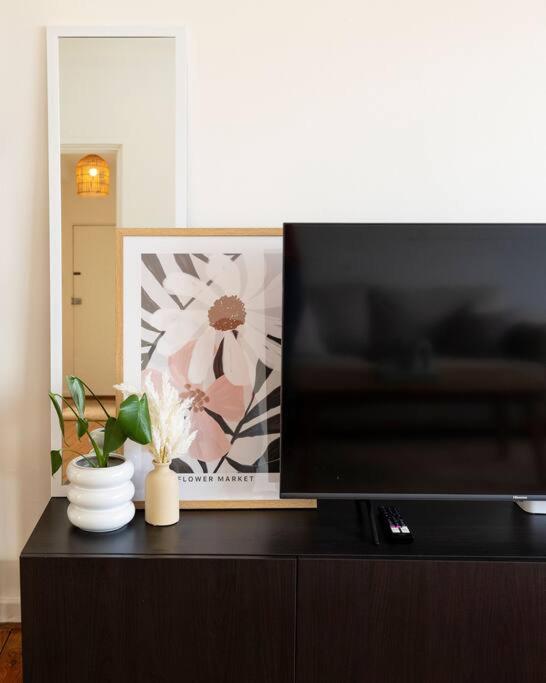 North Bondi 2BR Spacious & bright with ocean views Balcony - Chambres d'hôtes Sydney
