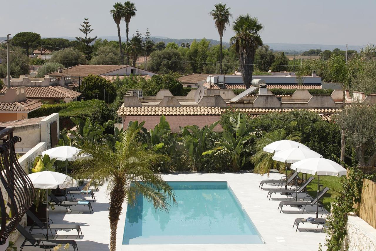 Villa Merilusi-Luxury & Private Pool - B&B Fontane Bianche