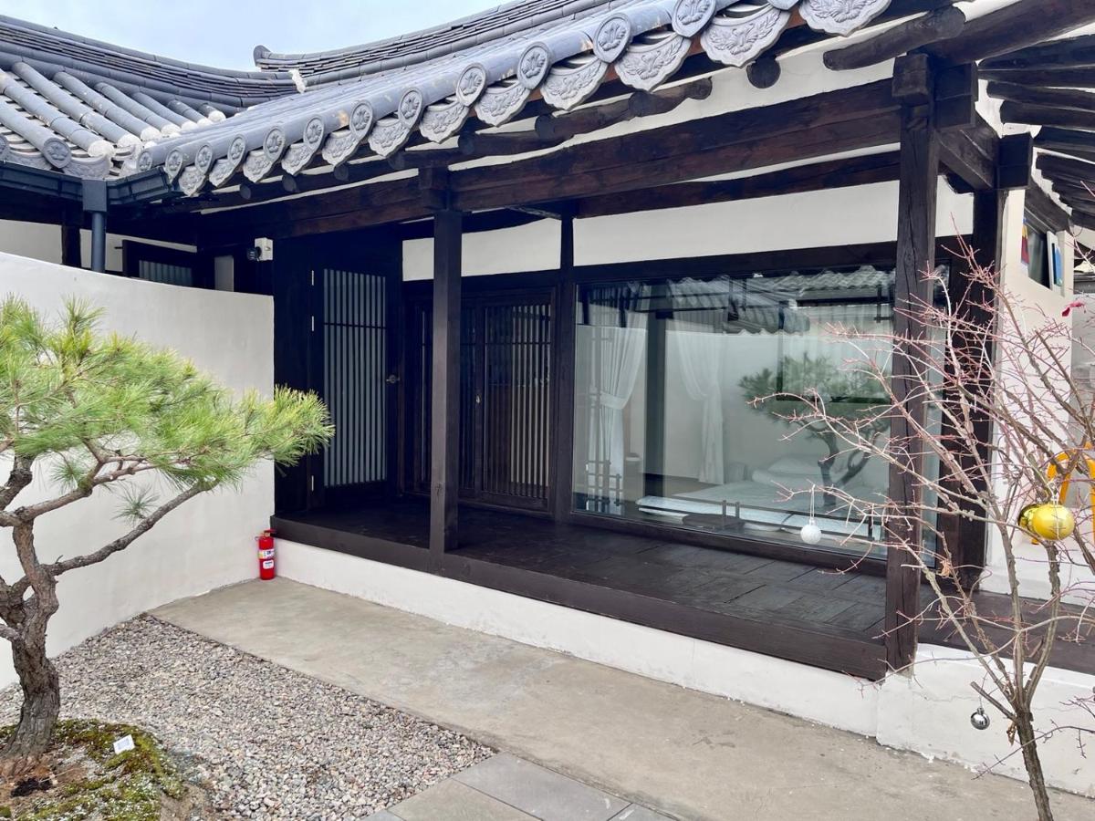Hanok Dasi Bom 102 - B&B