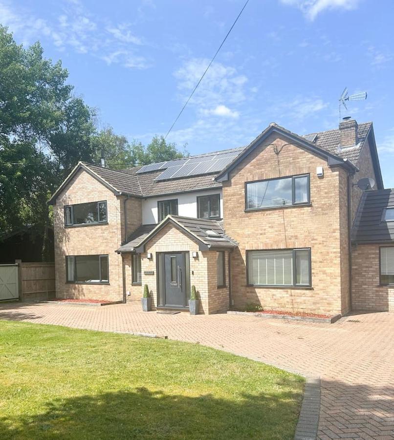 Luxe 5 bed house in Guildford. Morden amenities - Ferienwohnung