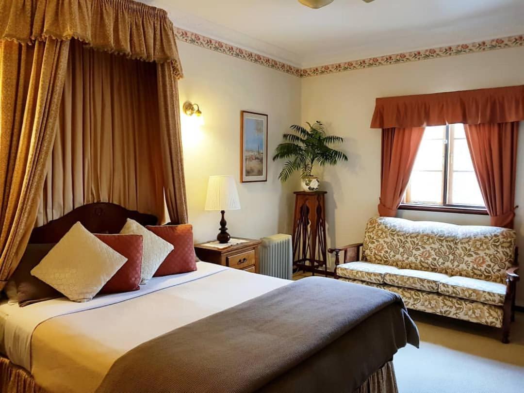 Queen Room with Spa Bath