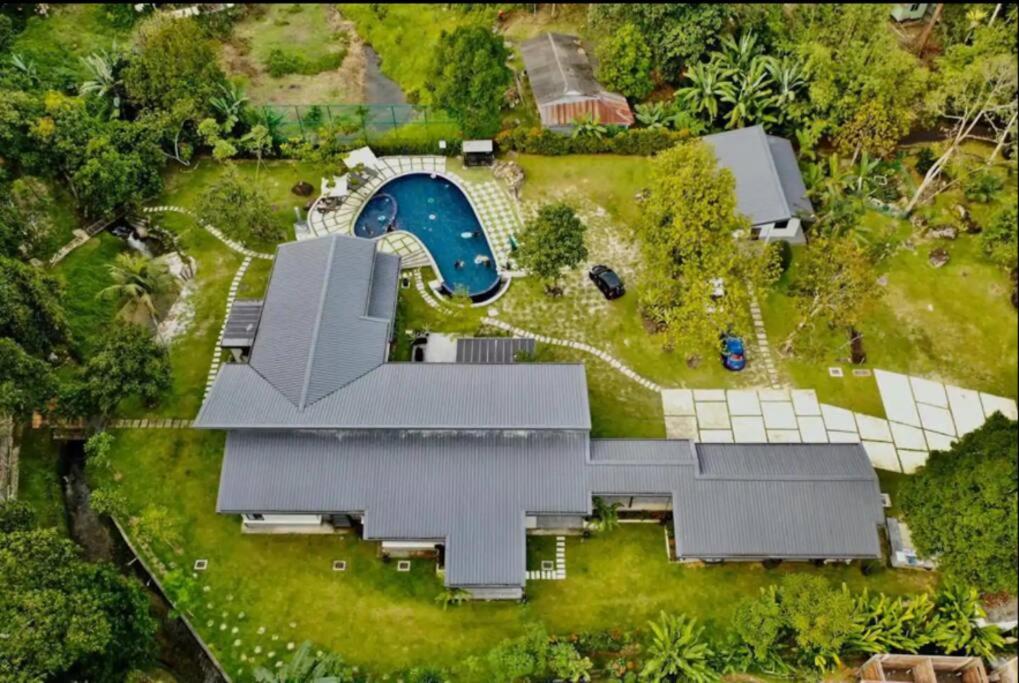 Nouri Villa - Bed and Breakfast