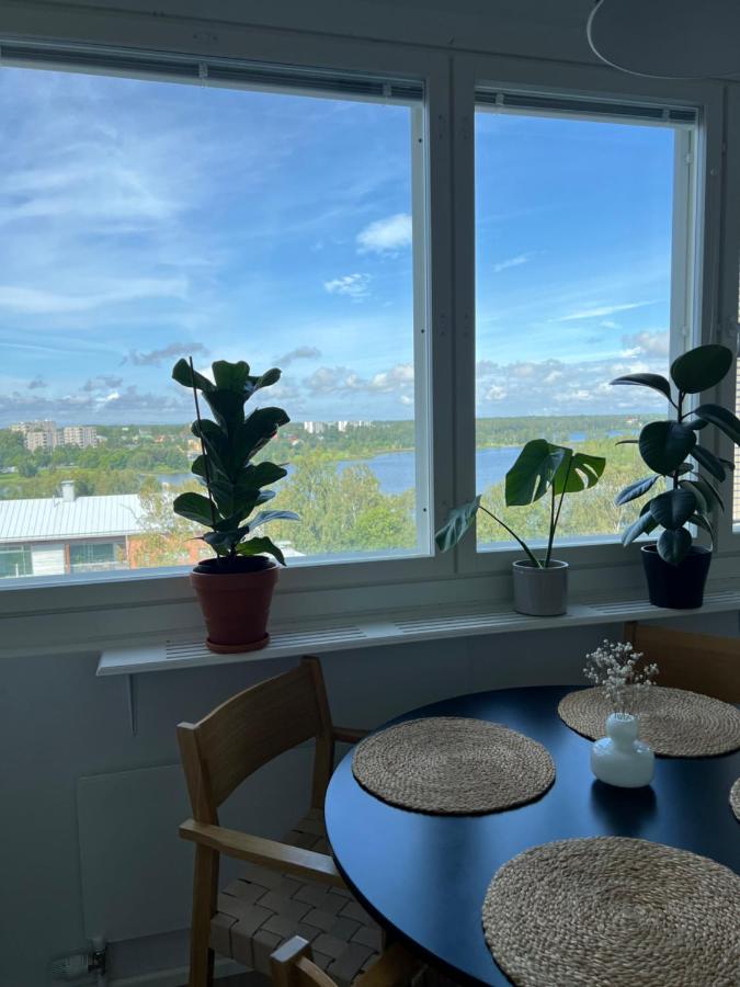 Valoisa kaksio merimaisemalla keskustassa - B&B