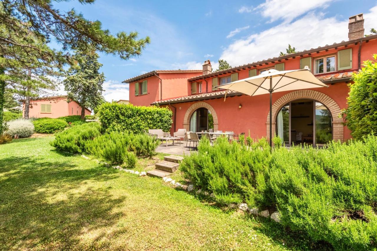 ISA - Luxury Resort with swimming pool immersed in Tuscan nature, Villas on the ground floor with private outdoor area with panoramic view - B&B