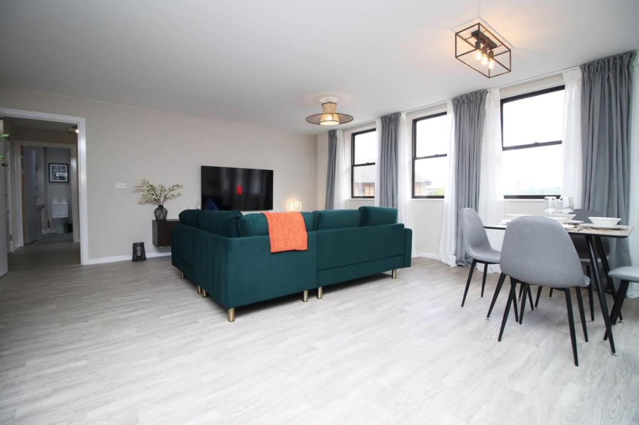 Elegant 2BR w/ Pool Table in Prime Location - B&B Taunton