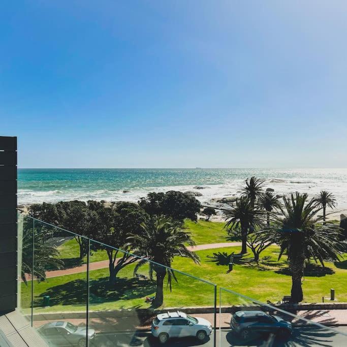 Gorgeous 5 star apartment in Camps Bay - Ferienwohnung Kapstadt