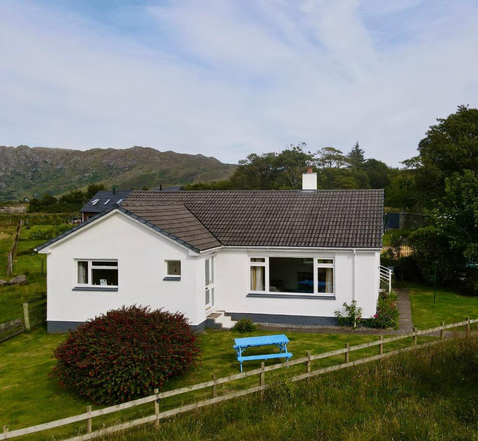 The Sheiling holiday home with gorgeous views over the isles - B&B Arisaig