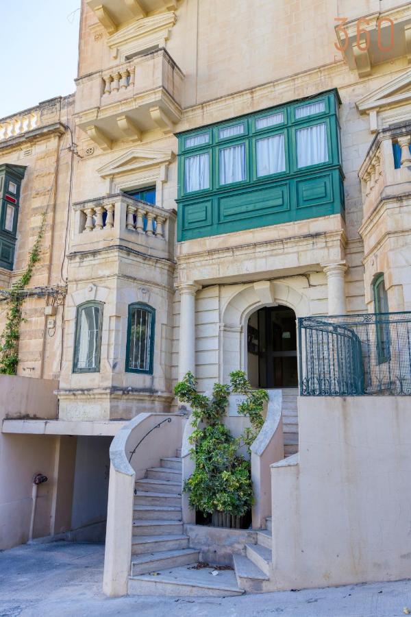 Spacious 3BR home with private Terrace in Sliema by 360 Estates - B&B Sliema