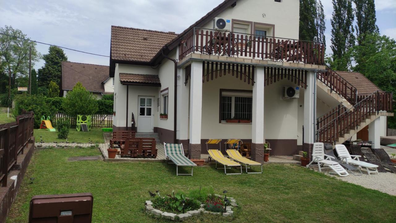 Sleeps 18 - Lakeview - House - Vonyarcvashegy - B&B Vonyarcvashegy