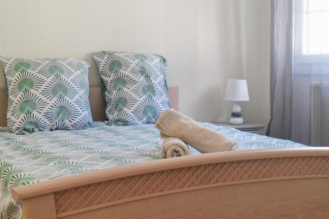 Maison mitoyenne cœur de ville à deux pas du port de pêche et de la plage Les Sables - 6 personnes - B&B