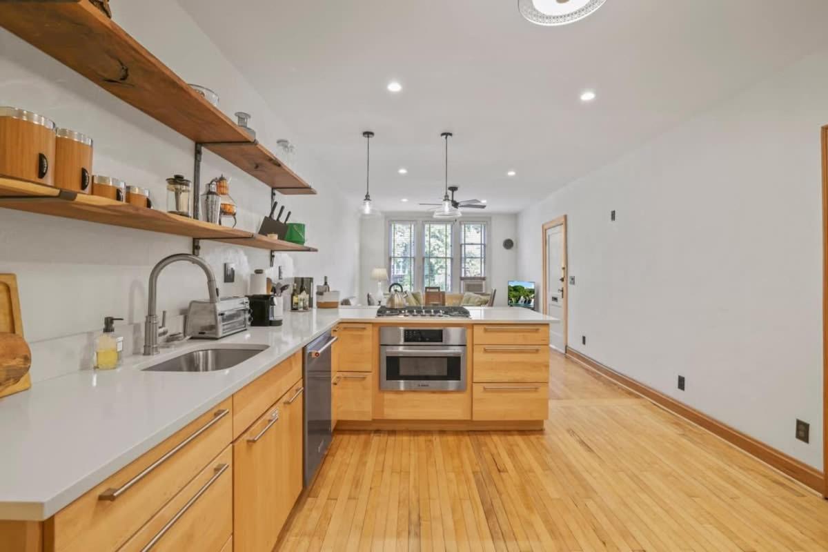 The Urban Oasis - 2 BR - Great Location - B&B