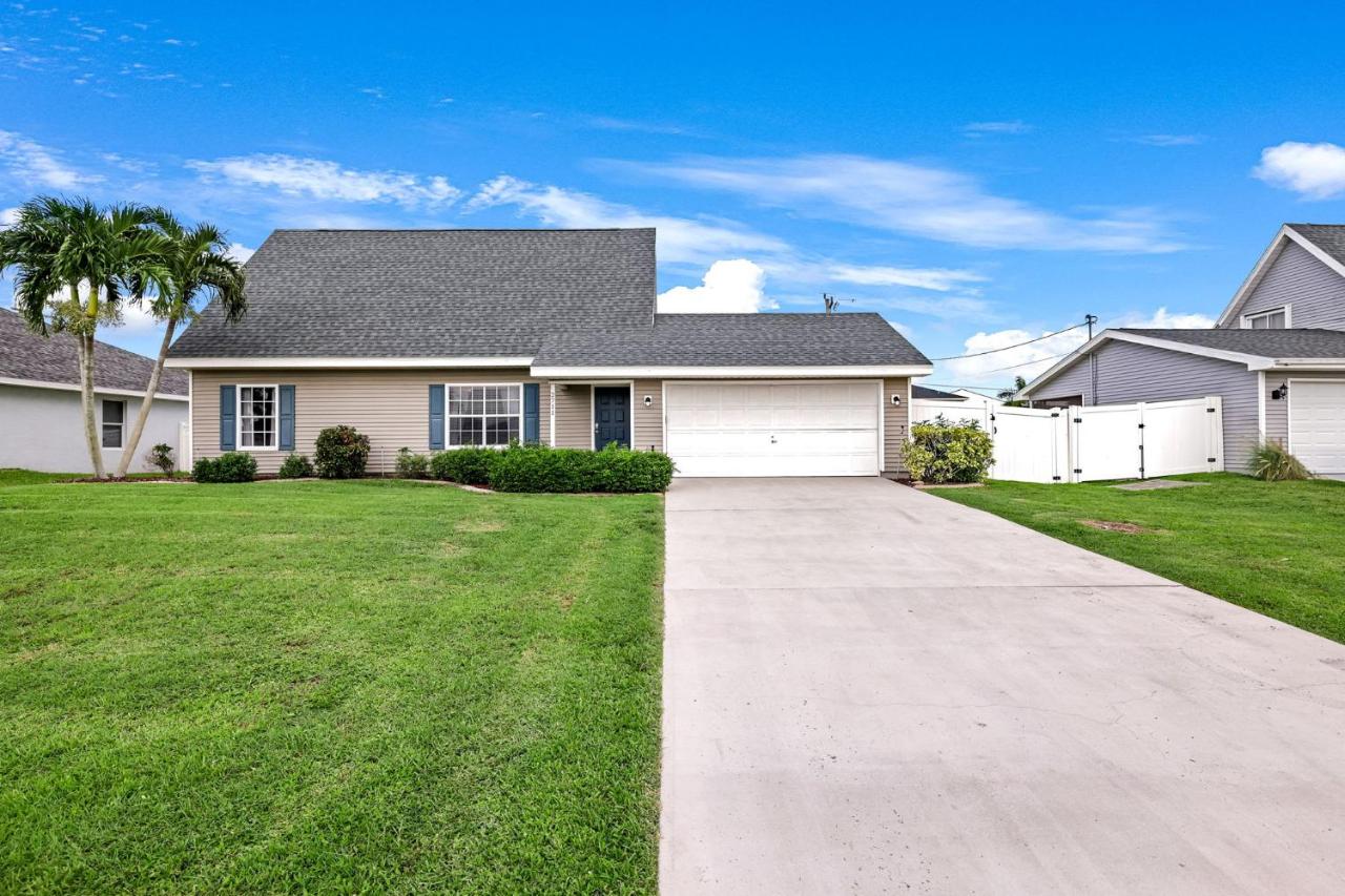 Family Friendly 3BR Home with Heated Pool & Toys - Ferienwohnung Cape Coral
