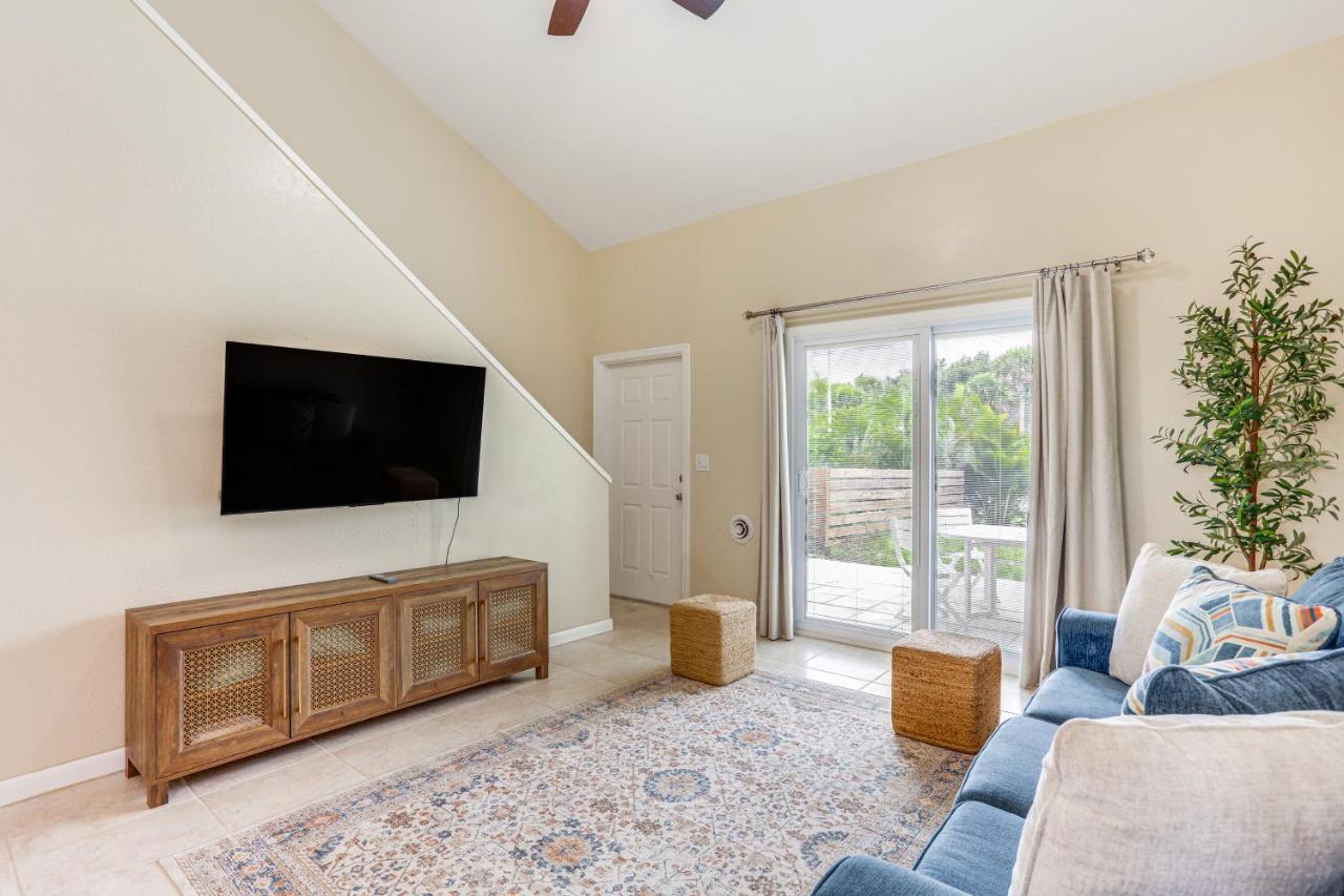 By Fort Pierce Inlet State Park! Condo w/ Yard - Bed and Breakfast Fort Pierce