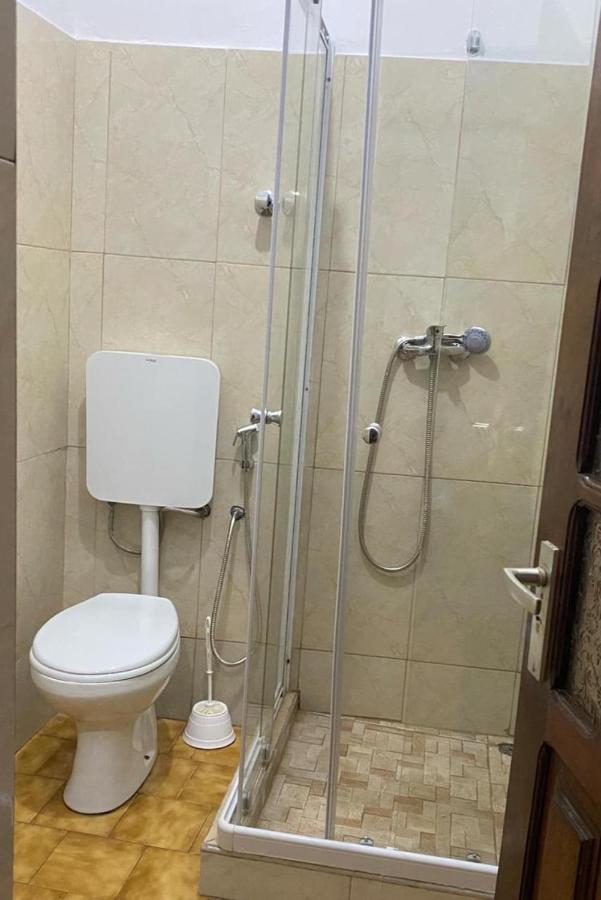 Camera Doppia con Letti Singoli con Bagno