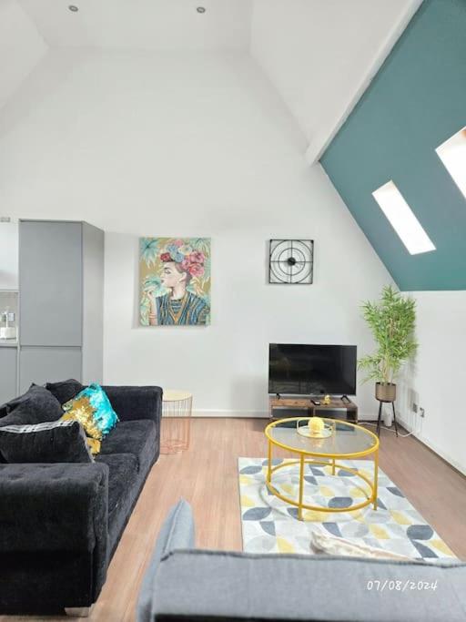 Spacious Two Bedroom Apartment With free Parking - B&B