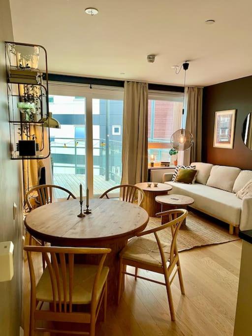 Nordisk moderne leilighet med parkering - B&B