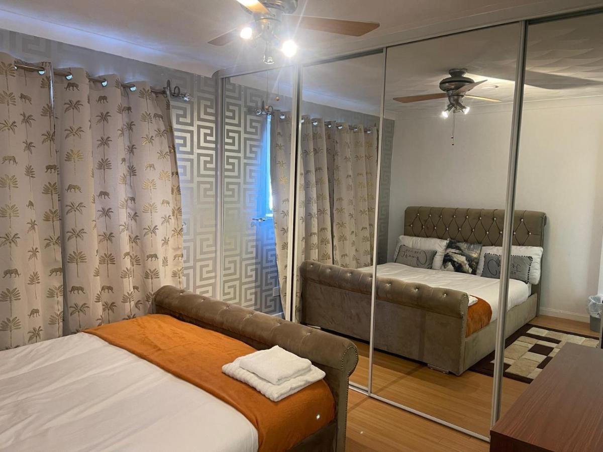 Basildon 3 Bedroom - Free Parking Private Garden - Ferienwohnung