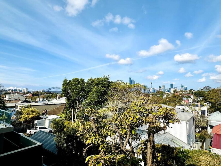 Stylish home - Harbour Bridge views - B&B Sydney