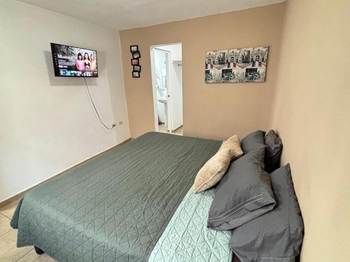 Centrico, Cama King Size & Cocina Cerca de la UAS - B&B La Lima