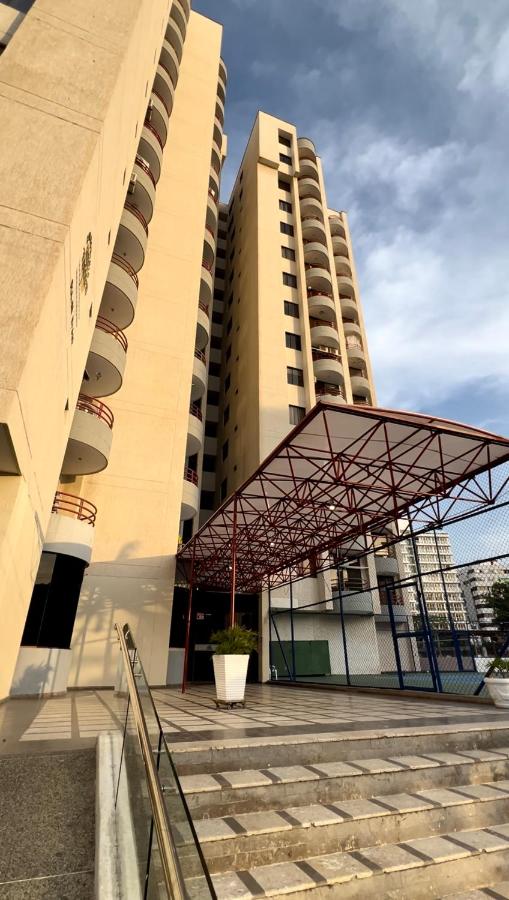 Apartamento con Piscina, Cancha de Tenis, Nuevo Rodadero, Santa Marta - B&B