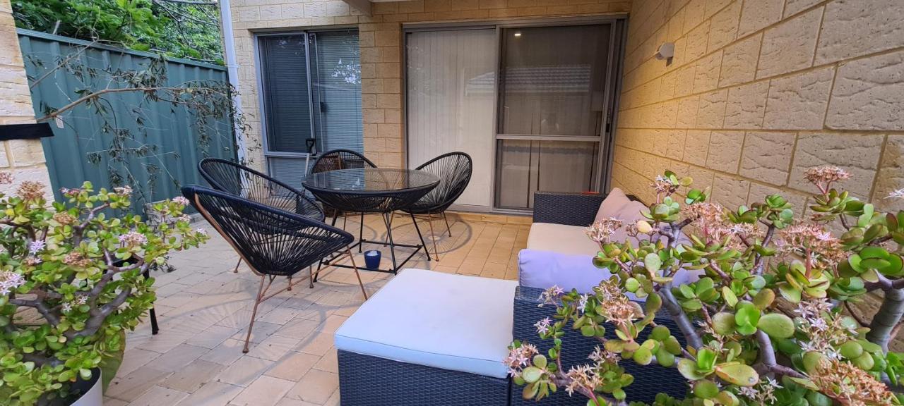 Cozy master bedroom in shared house - B&B Perth