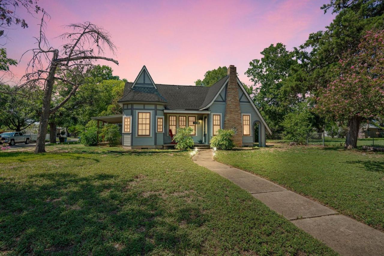 Bright & Fun 3BR Cozy Nook home - B&B