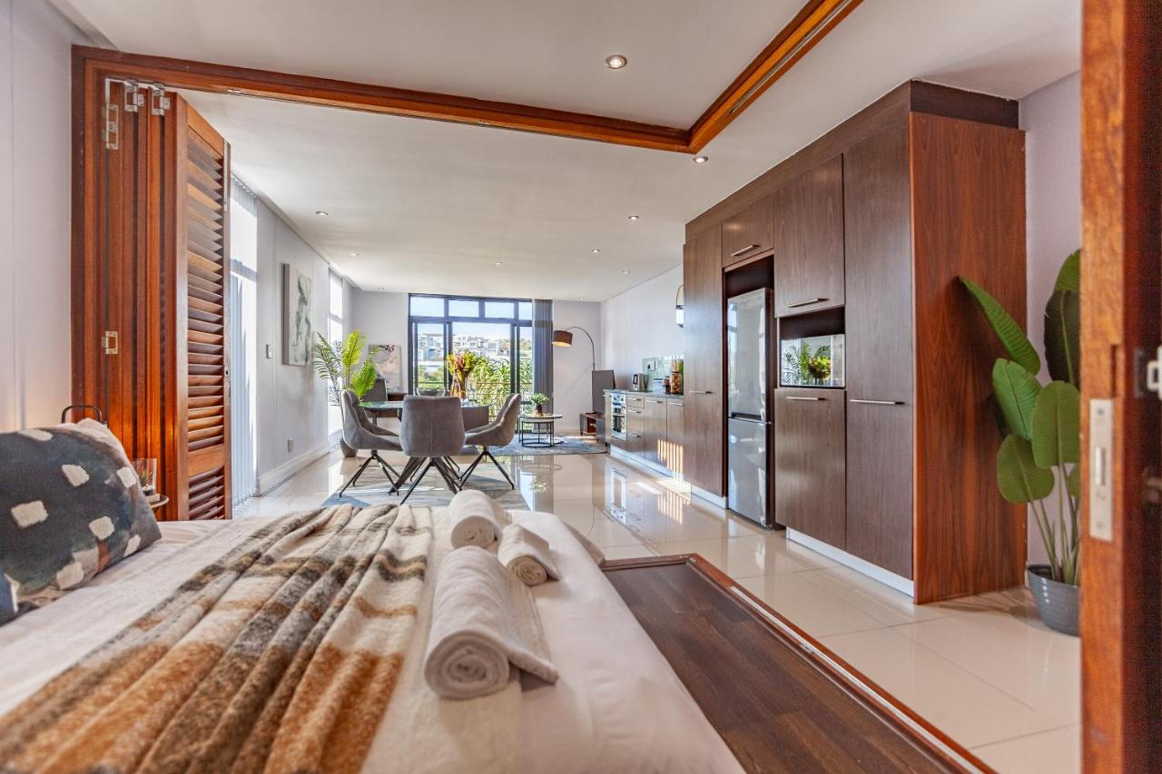 Modern Beachfront Studio- 133 Eden on the Bay - B&B