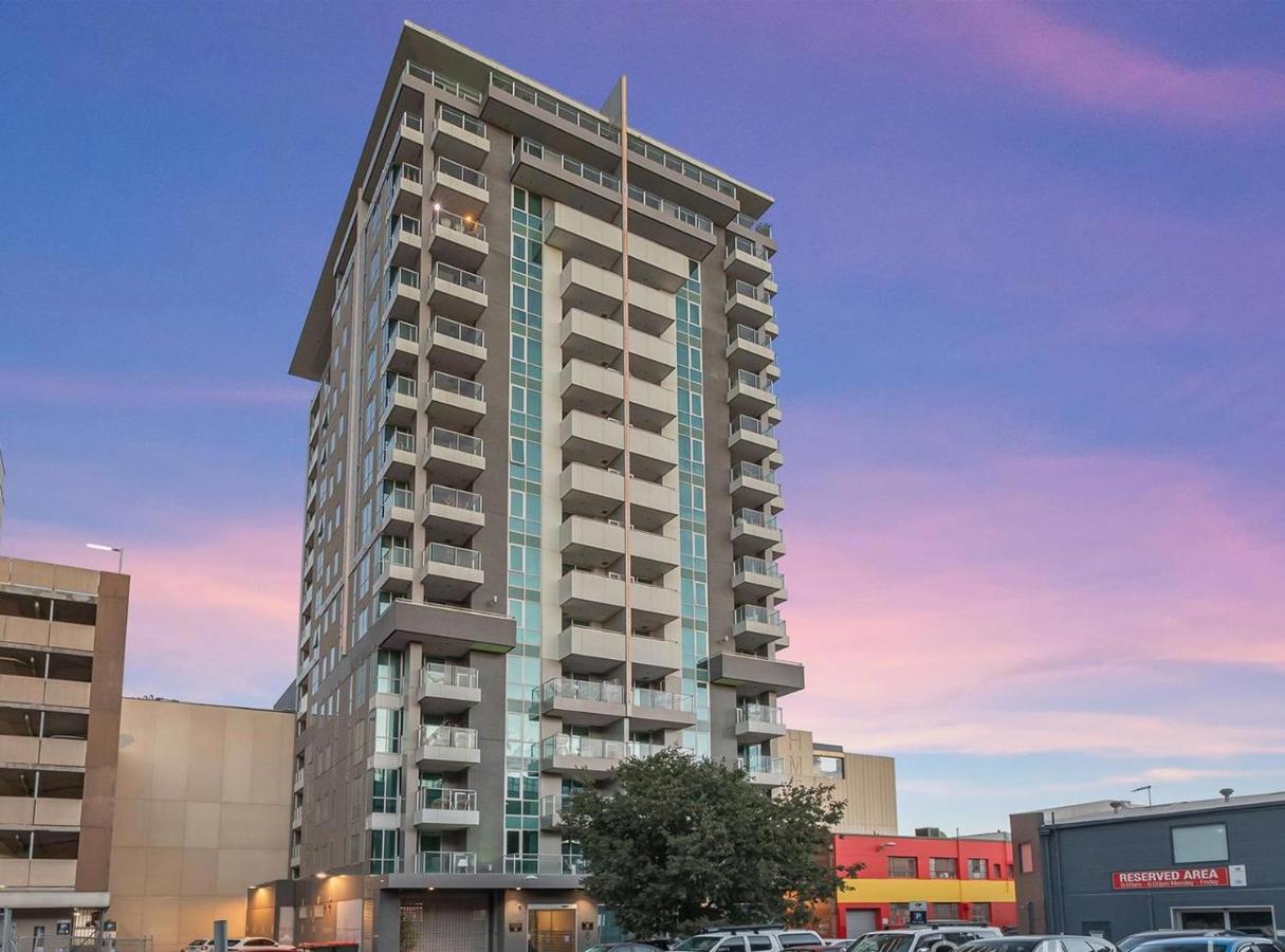 Adelaide Central Skyline Panoramic Suite - B&B Adelaide