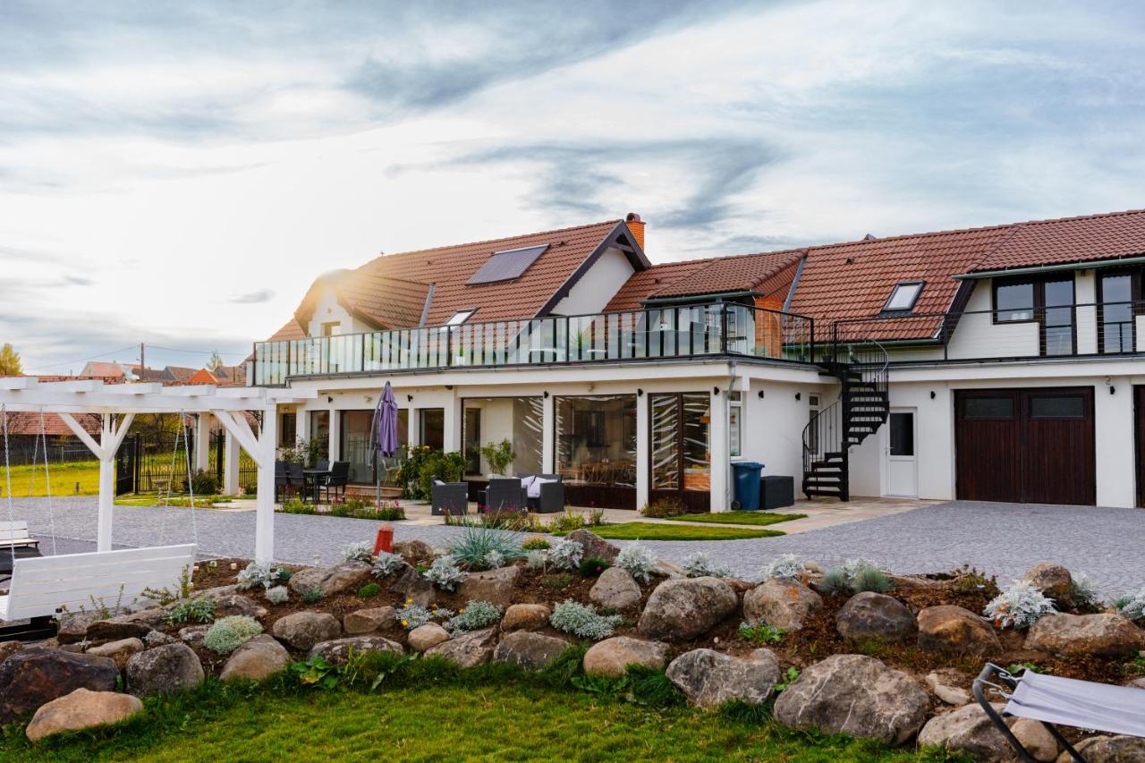 Harghita Sunrise Whole Complex With Indoor Spa - Ferienwohnung Căpâlniţa