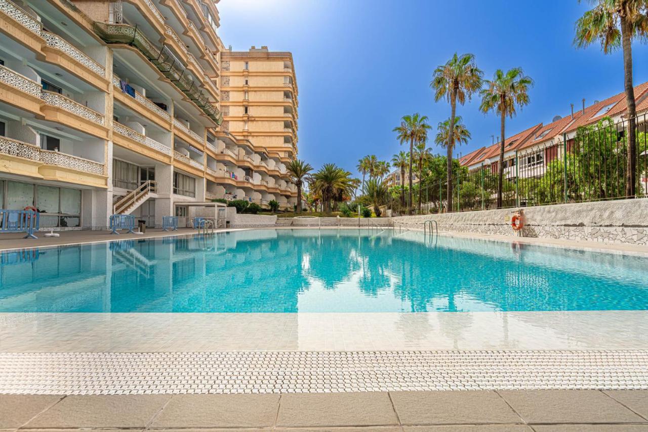 Modern Renovated Apartment with Terrace in Playa de las Americas - Chambres d'hôtes Playa de las Américas