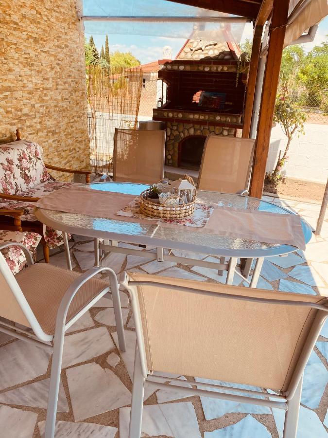 Kikas Stone House - B&B Ávato