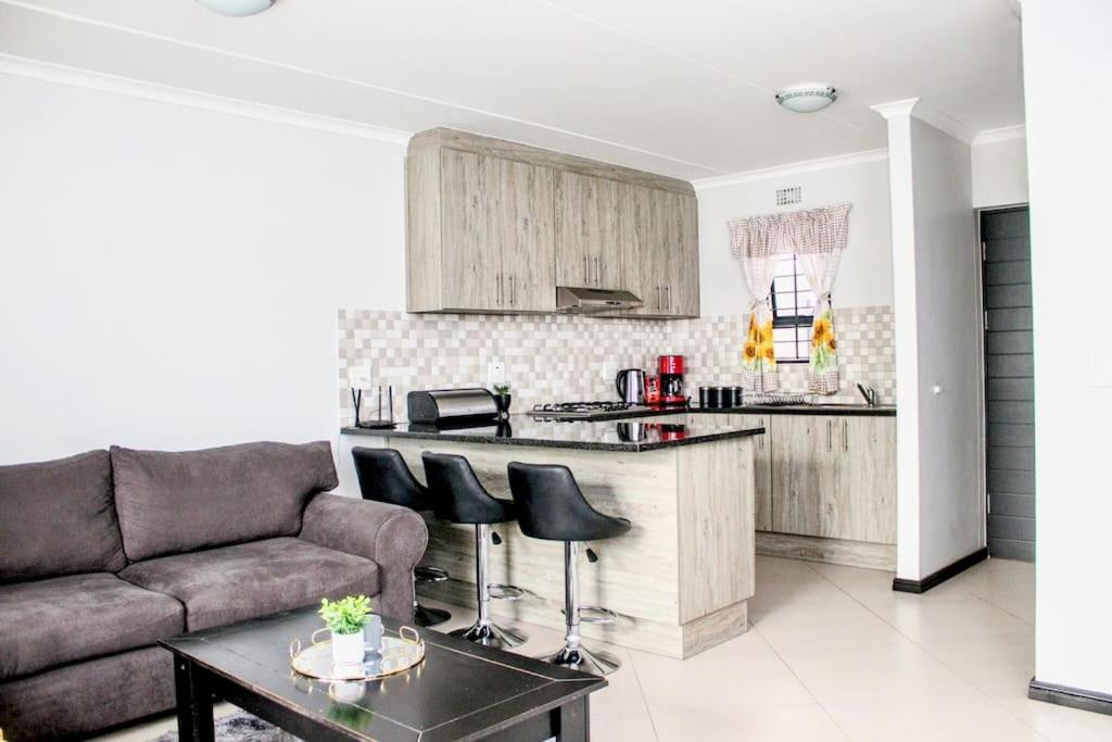 7 on Laibach - Buhrein Estate, Kraaifontein - B&B Città del Capo