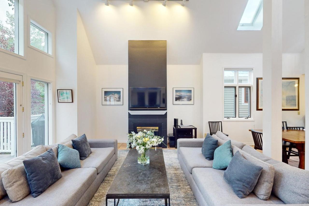 Six Bedroom Holiday Home