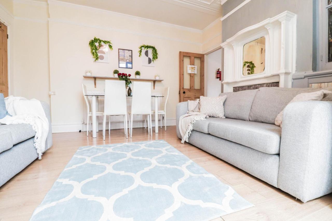 Bright 4-Bed Home ! Free Wi-Fi Included - B&B