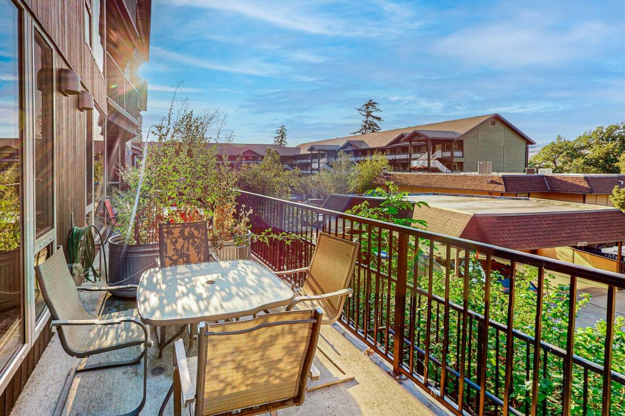 Chelan Resort Suites: Lake Life #112 - Bed and Breakfast
